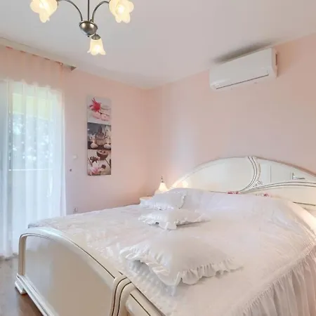 Beautiful Vista Mare With Pool In Villa Vizinada