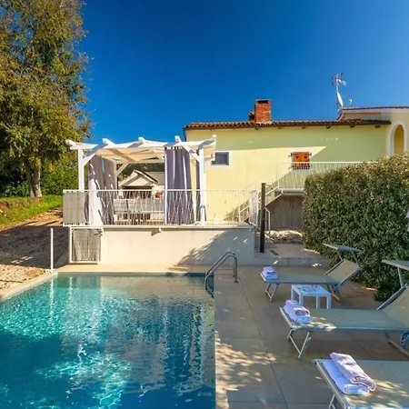 Beautiful Vista Mare With Pool In Villa Vizinada