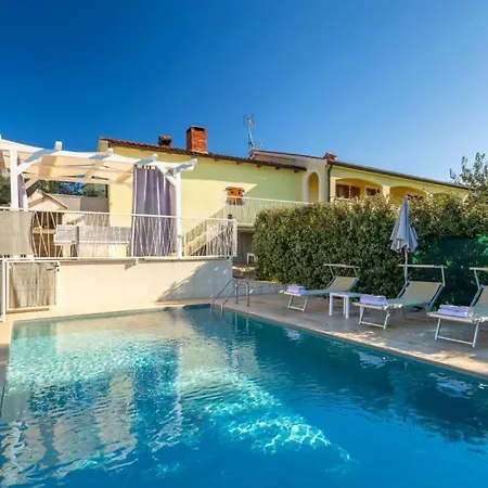 Beautiful Vista Mare With Pool In Villa Vizinada